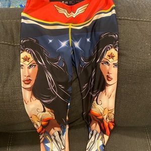 Women’s Wonder Woman yoga leggings